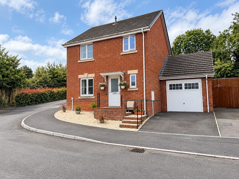 Brick-built detached house on Heol Miaren, Llanharry, currently for sale